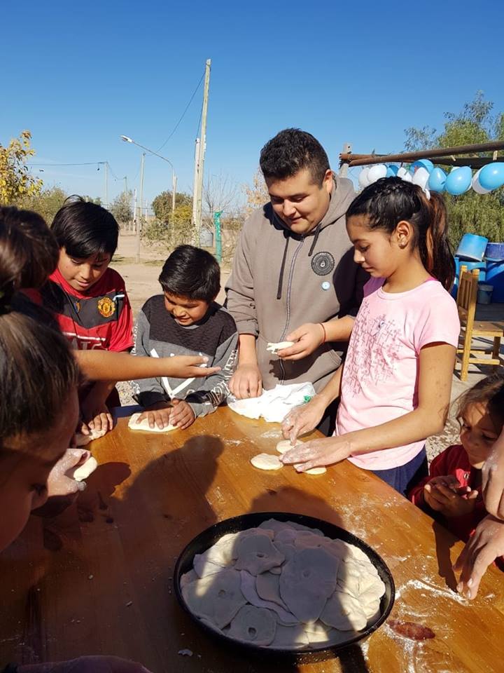 33607339_137197790475945_4569830776148852736_n