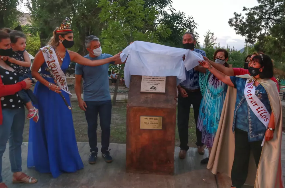 Inauguración de la Plaza en el Centro Cívico de Potrerillos