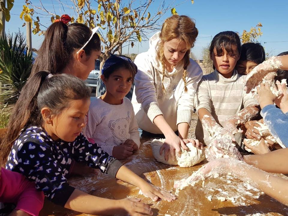 33601943_137197720475952_1258776960801177600_n