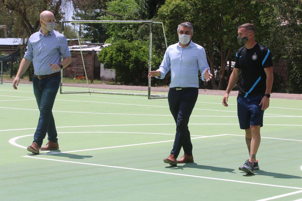 Allasino, Bragagnolo y Barrera recorriendo el playón