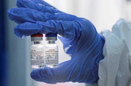 El-Gobierno-no-descarta-fabricar-la-vacuna-rusa-contra-el-coronavirus-en-el-país