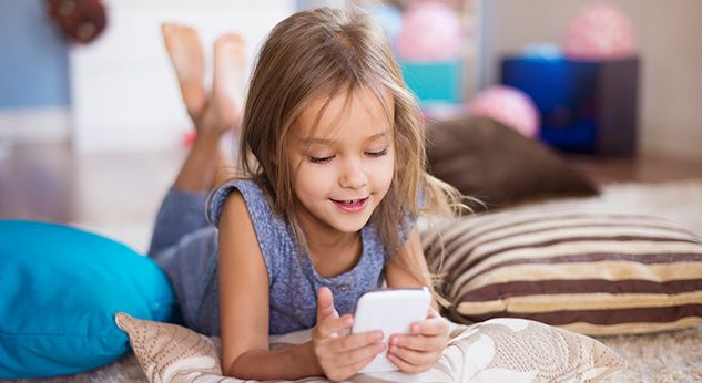 ¿Cuál-es-la-edad-correcta-para-que-tu-hijo-tenga-celular