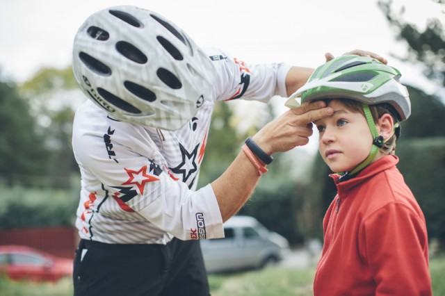 La importancia de usar y cuidar el casco para bicicleta 