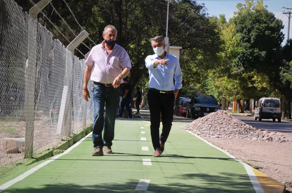 Bragagnolo recorriendo las nuevas ciclovías