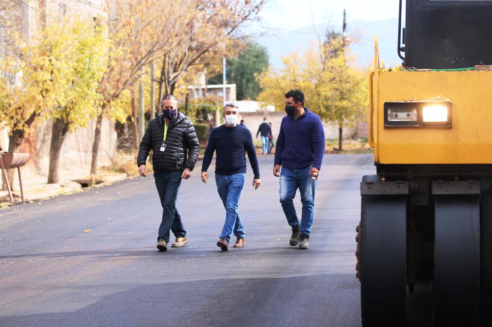 Bragagnolo supervisando  los trabajos
