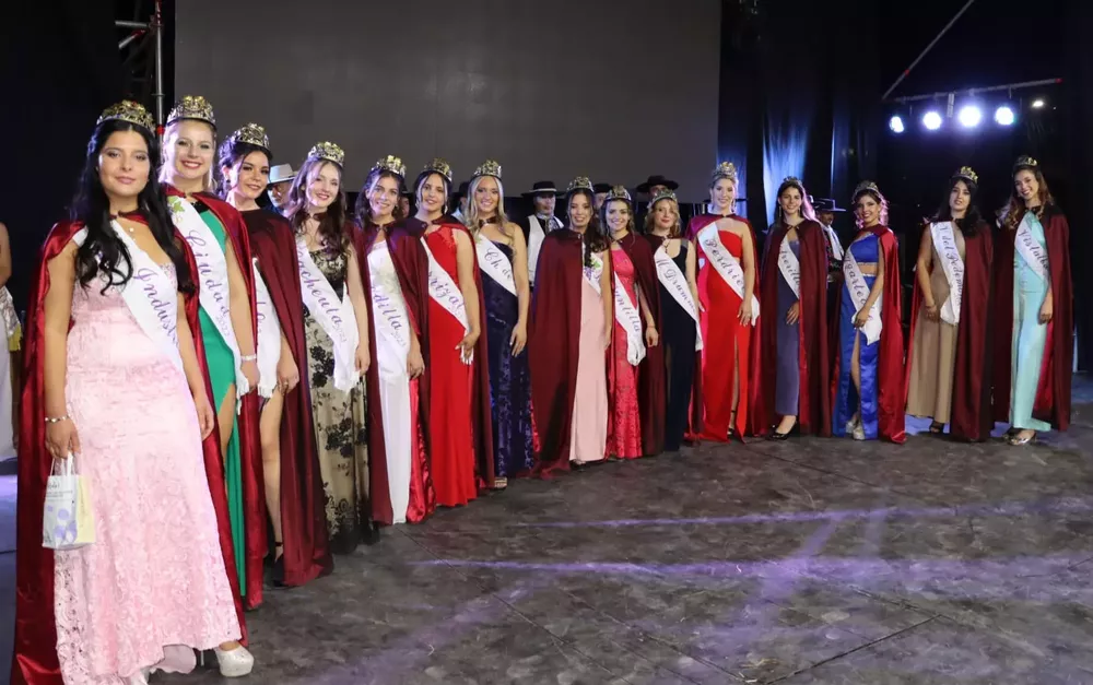 Todas las candidatas distritales en el mismo escenario