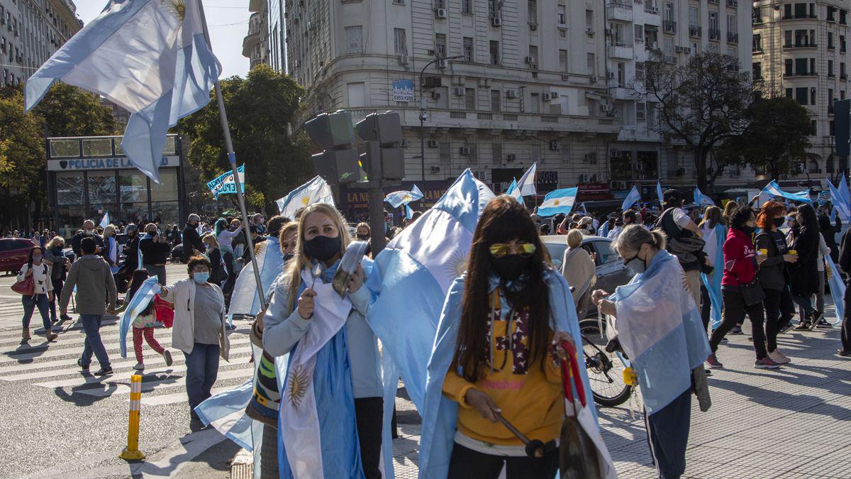 banderazo-la-oposcion-llamo-una-nueva-marcha-esta-tarde
