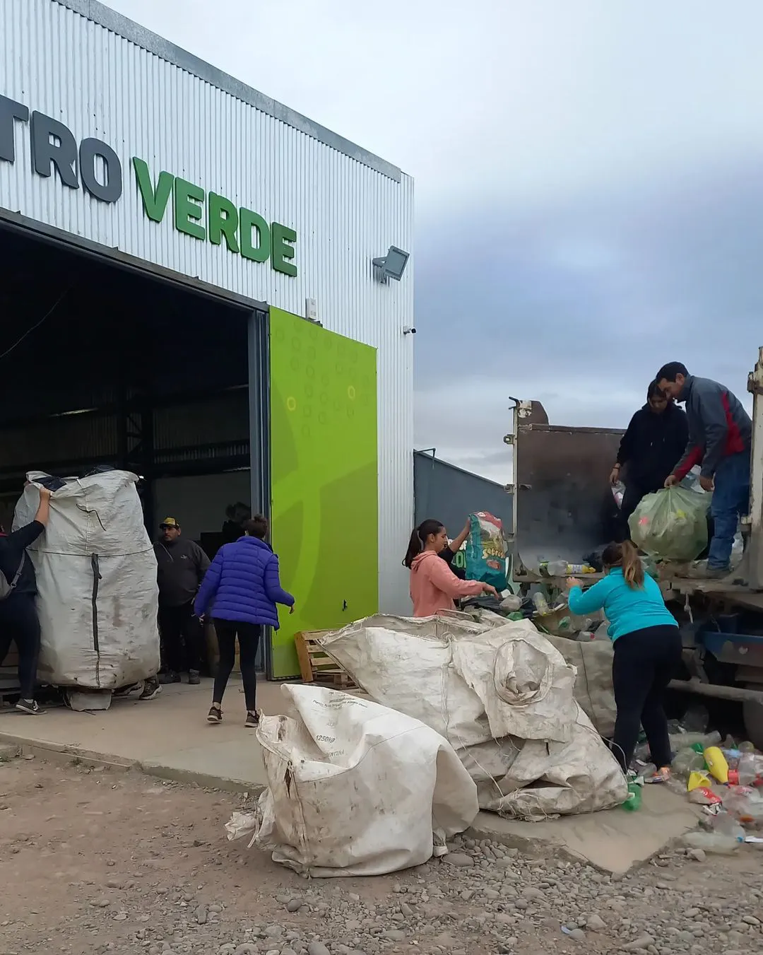 353002176_267536929165258_8242717172177117170_n