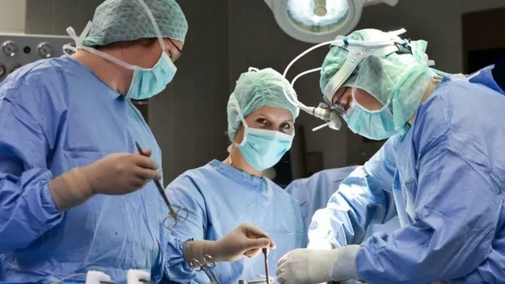 medicos_1_crop1667916911983.jpg_1833193316