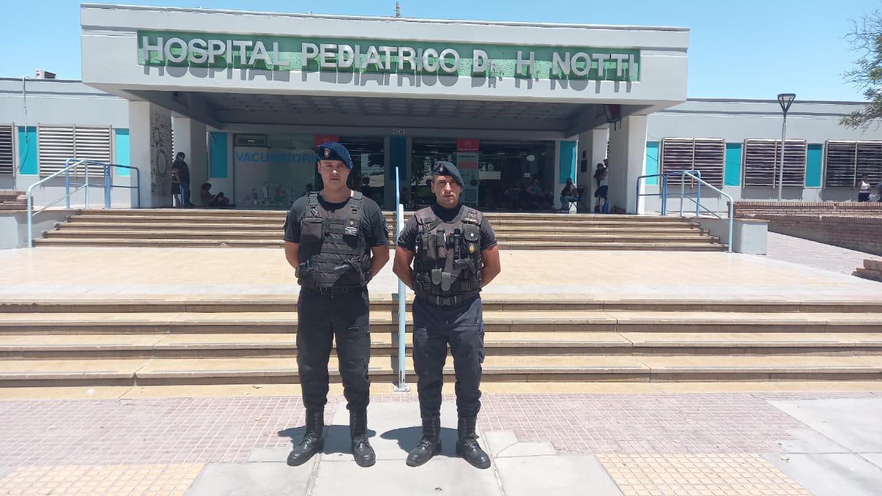 1611939338621policías hospital notti
