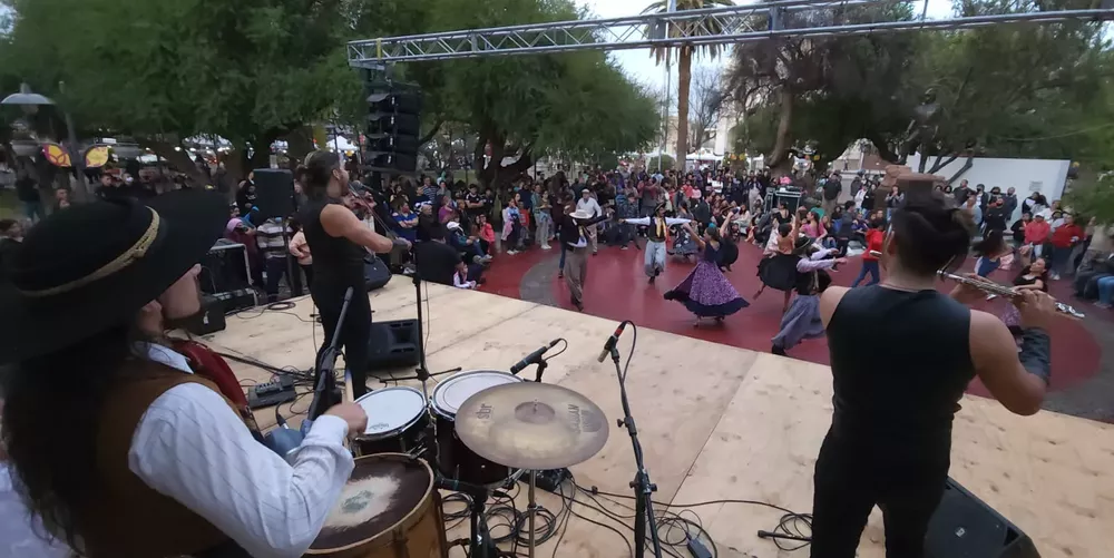 Los Umbides en la Plaza Departamental de Luján