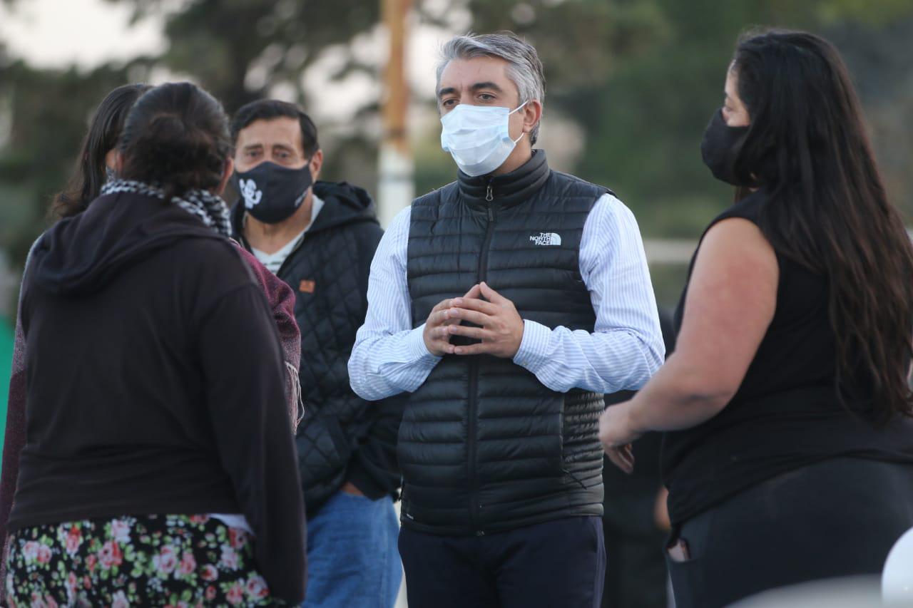 Bragagnolo junto a los vecinos de Luján