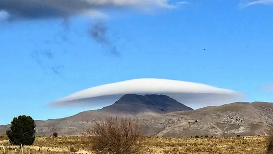nave-sobre-el-tres-picos-750x375