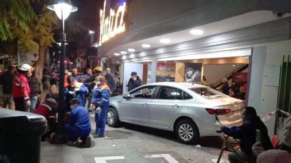 teatro-plaza-godoy-cruz-accidente-mendoza
