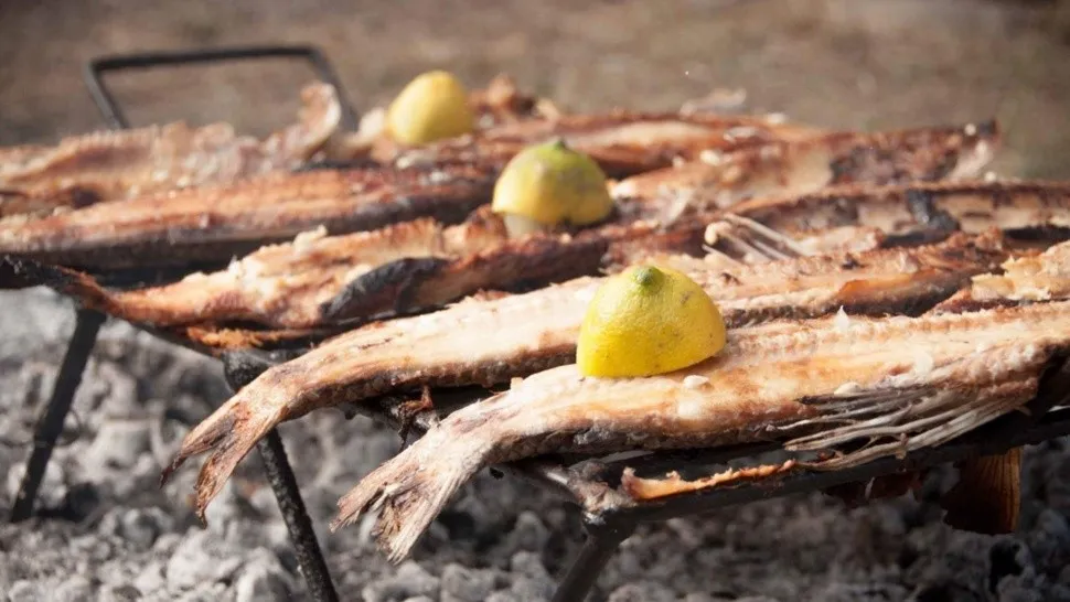 pescado-asado-a-la-parrilla-receta_crop1639238255077_crop1639238415639.jpg_1734428432