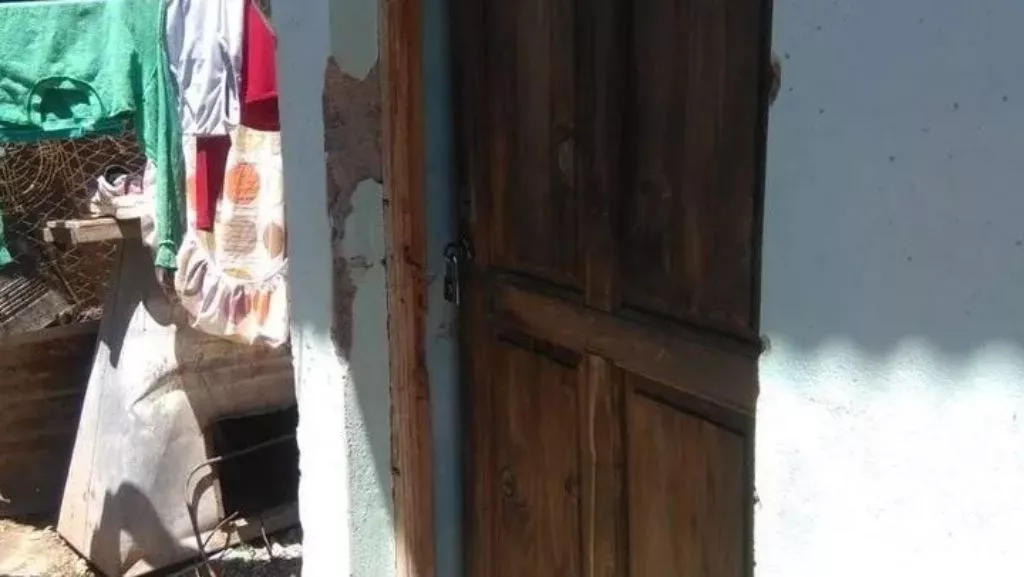 1663716645562Puerta con candado