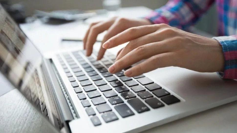 computadora-notebook-online-gestiones-tramitesjpg_crop1644166278582.jpg_966076397