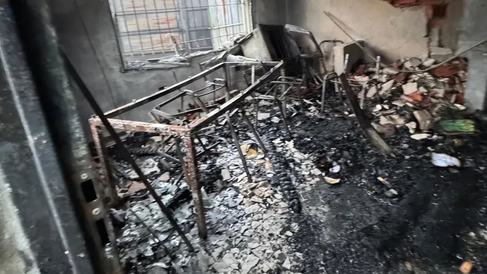 Entraron a robar a un hogar de niños y lo prendieron fuego