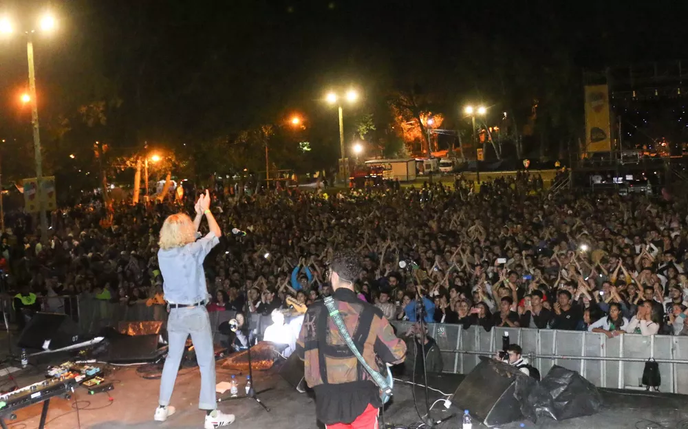 Bandalos Chinos y la gente de Luján Suena