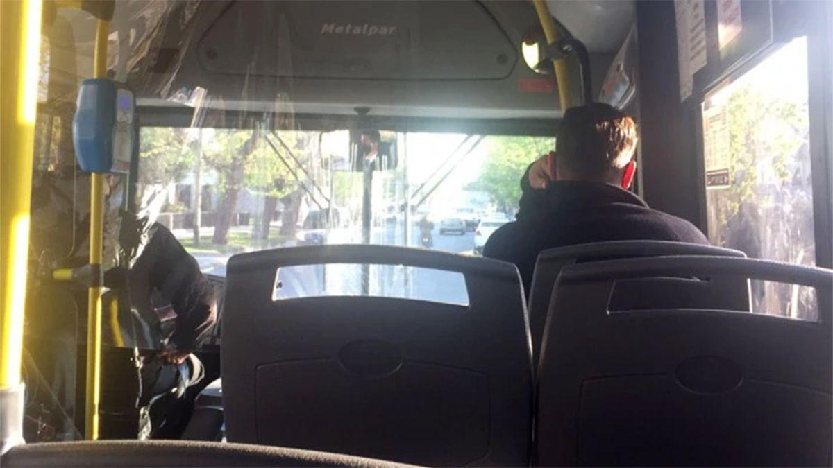 acoso-sexual-se-masturbo-arriba-un-colectivo-mendozajpg