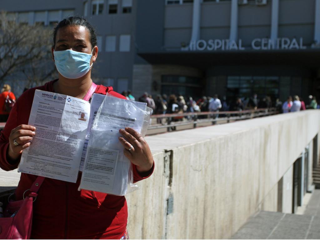 1634654376793Madre con hijo enfermo de leucemia (2)