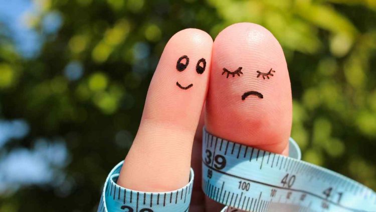 dos-dedos-con-rostros-dibujados-y-enredados-con-cinta-de-medir_8001-750x423