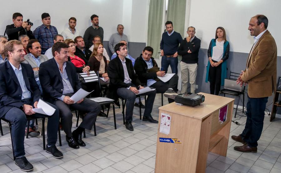 Presentación en el recinto del HCD (1)