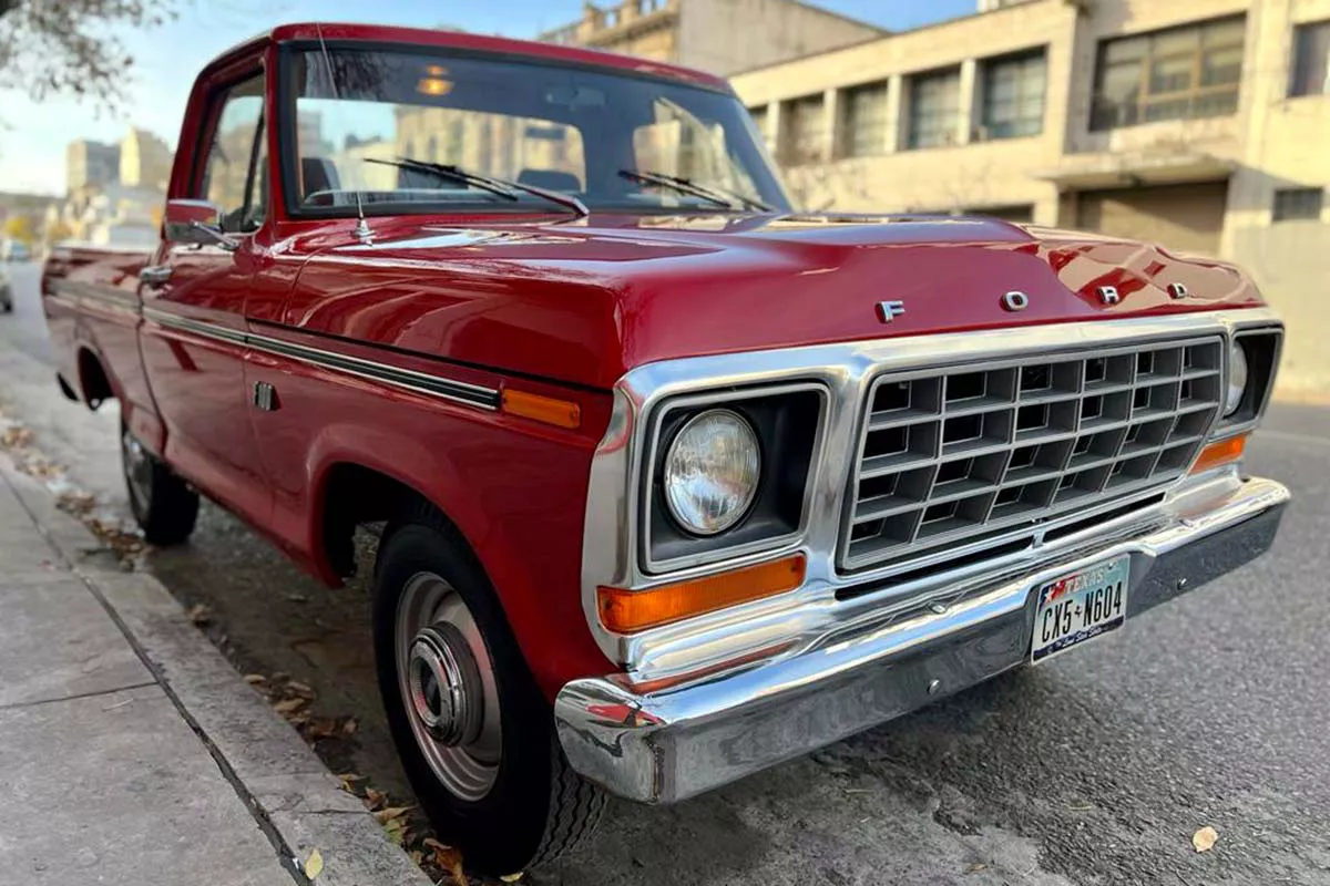 Ford-F-100-deluxe-frente