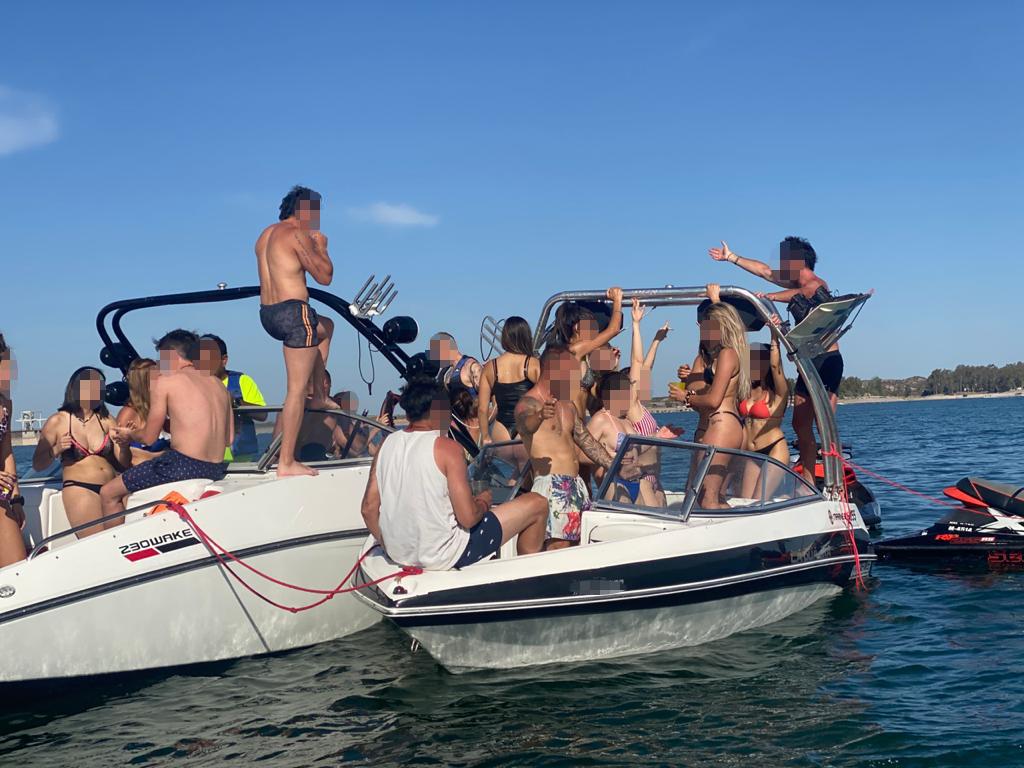1604343321832Fiesta Carrizal botes (4)