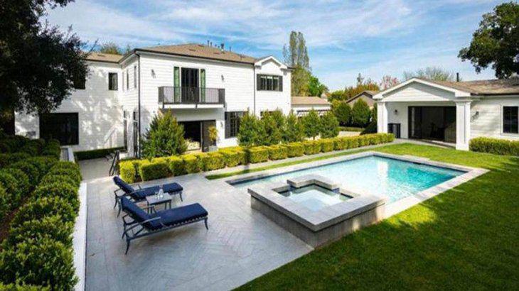 la-casa-tiene-dos-comedores-una-pileta-jacuzzi-y-un-inmenso-garaje-varios-autos