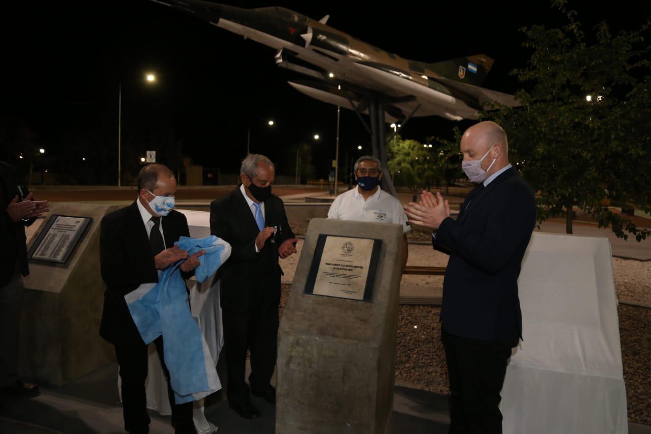 Descubrimiento de placa conmemorativa