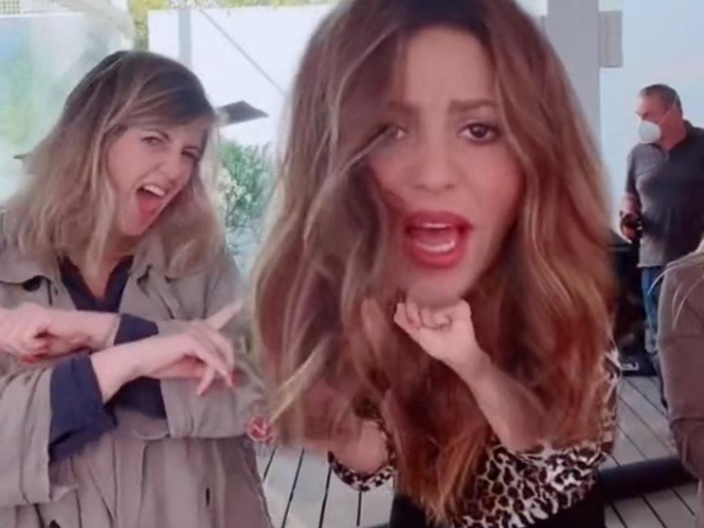 1633963471285Shakira - Juan Carlos