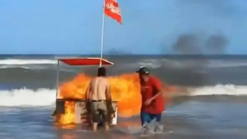 Carrito de panchos se prende fuego