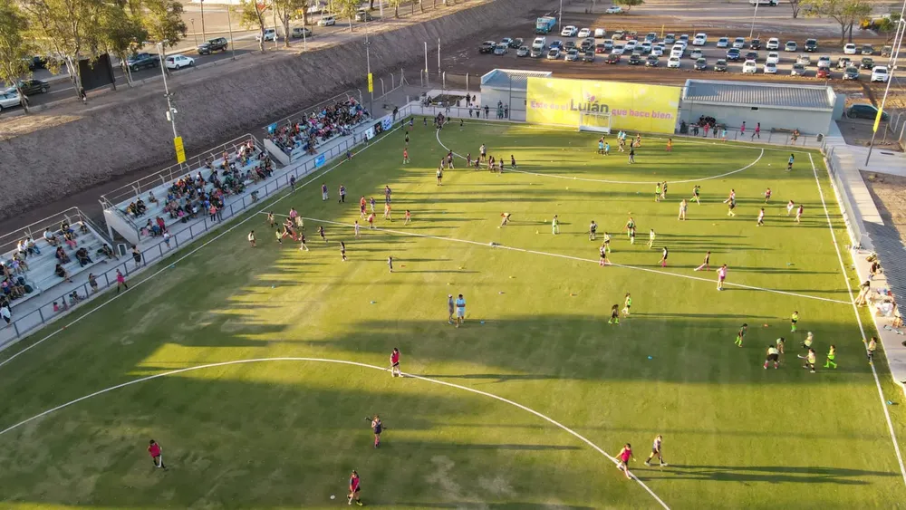 Microestadio de Hockey en el Parque Urbano Luján