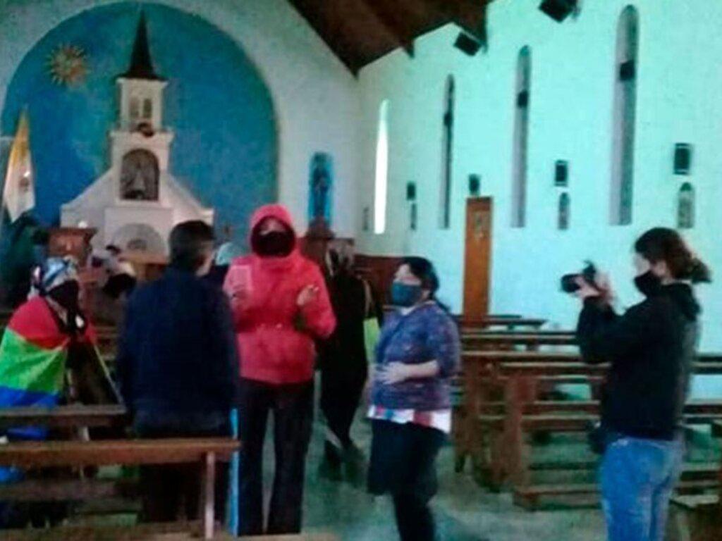 1604687237254Mapuches iglesia El Bolsón