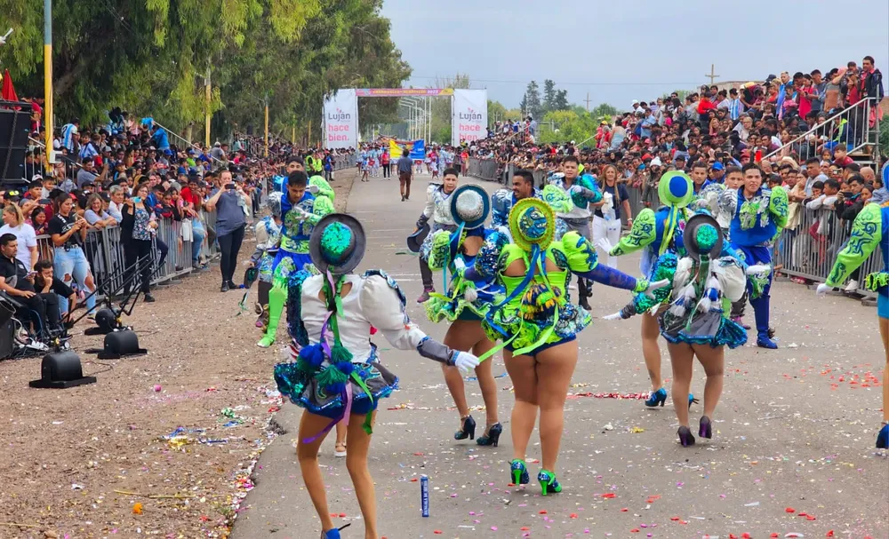 Color y tradición en los carnavales de ugarteche