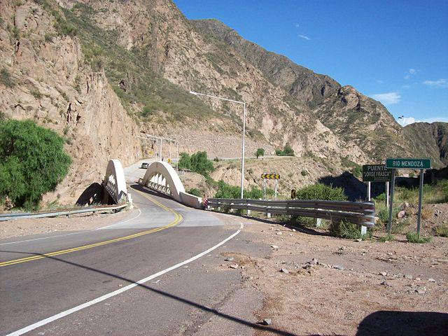 640px-Puente_Jorge_Frasca_de_la_RP_82_sobre_el_Río_Mendoza