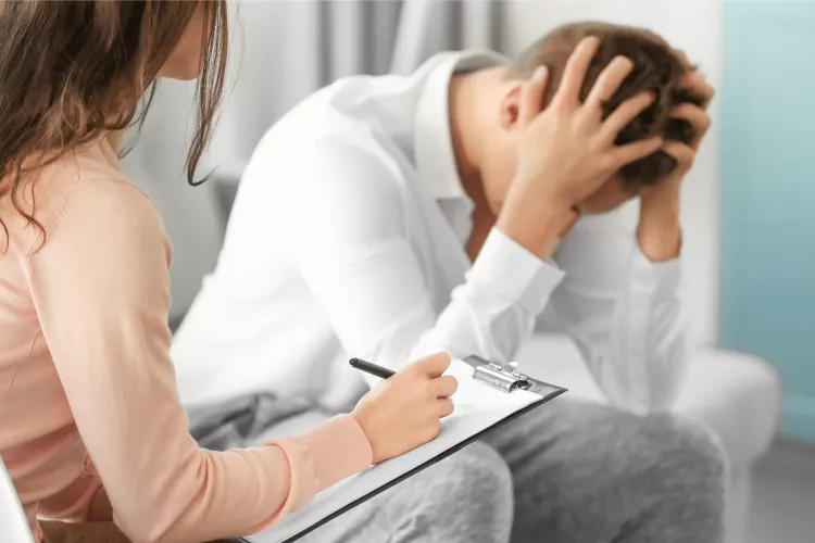 AMPEstudio revela que problemas de salud mental son cada vez más comunes en el trabajo