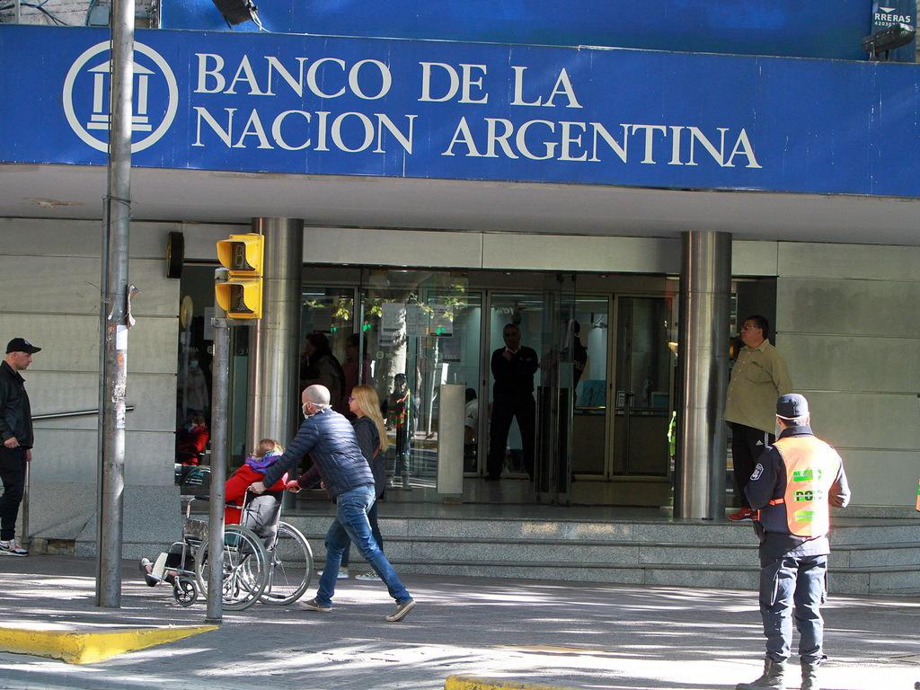 1596487621460Bancos - jubilados - (6)