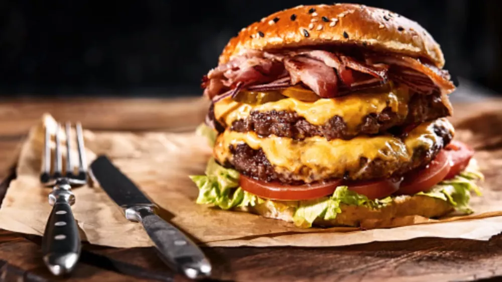 hamburguesas-caseras-rellenas-de-queso-cheddar