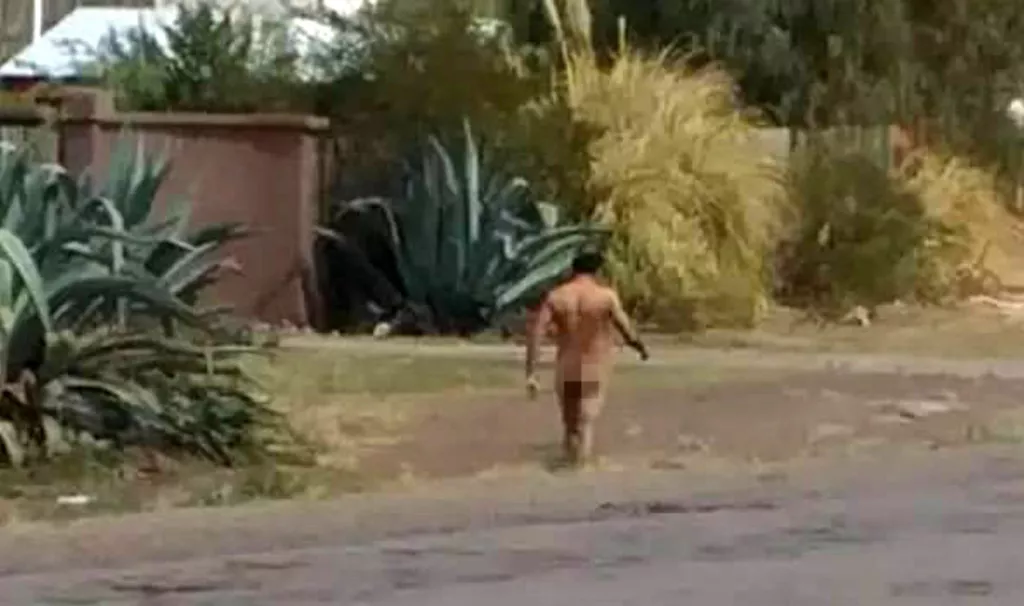 1663804763848Hombre desnudo Ruta 82