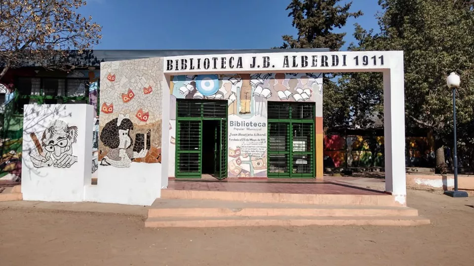 1- Fachada Biblioteca Popular Municipal Juan Bautista Alberdi