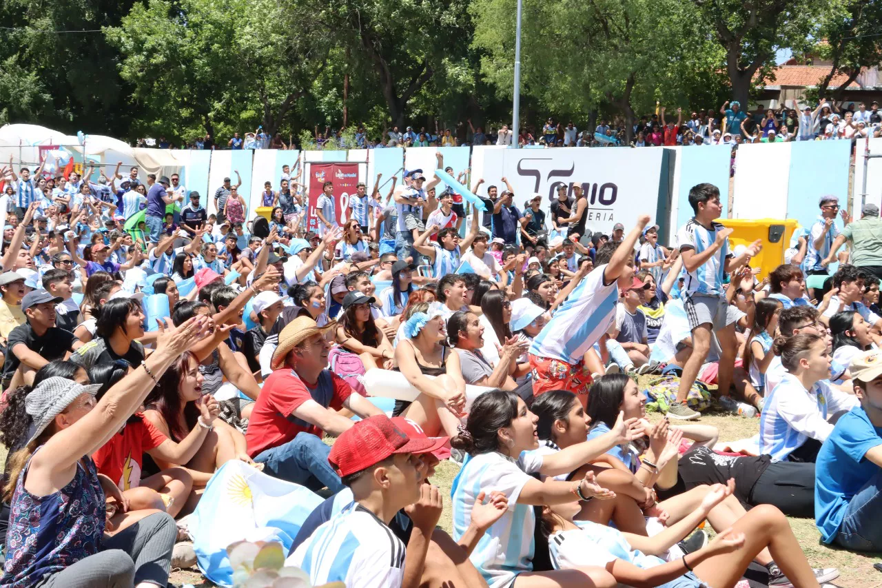 Todo el colorido en el Fan Point de Luján