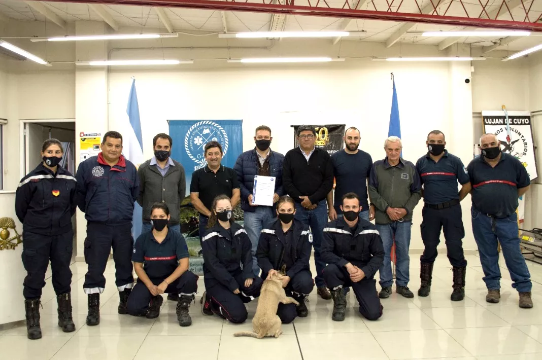 Bomberos Voluntarios de Luján de Cuyo con la certificación