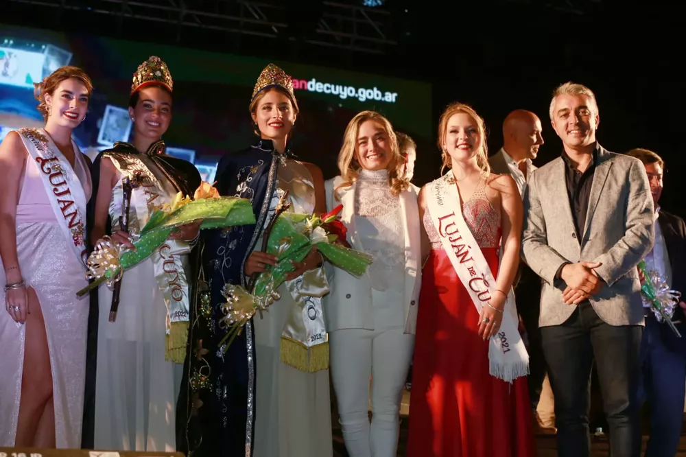 El intendente Bragagnolo junto a las Soberanas
