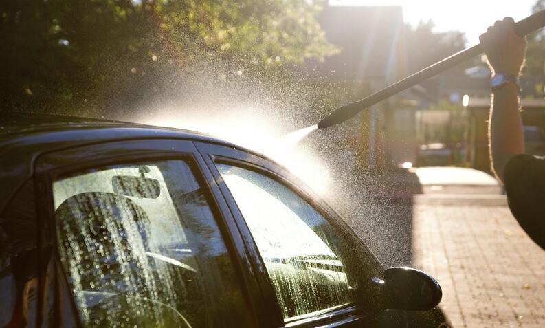 7-tips-para-ahorrar-agua-en-el-lavado-de-tu-auto-4